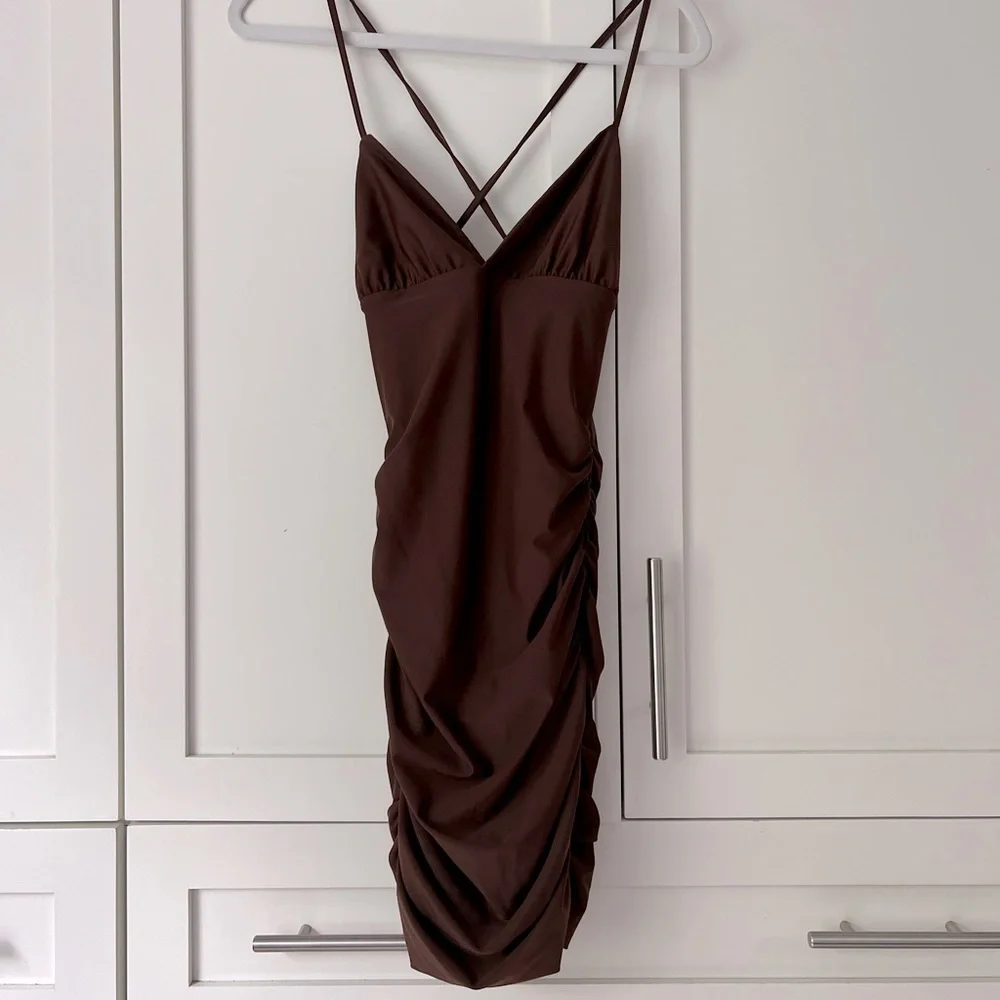 Tiger Mist brown ruched Amber mini dress - Picture 3 of 9